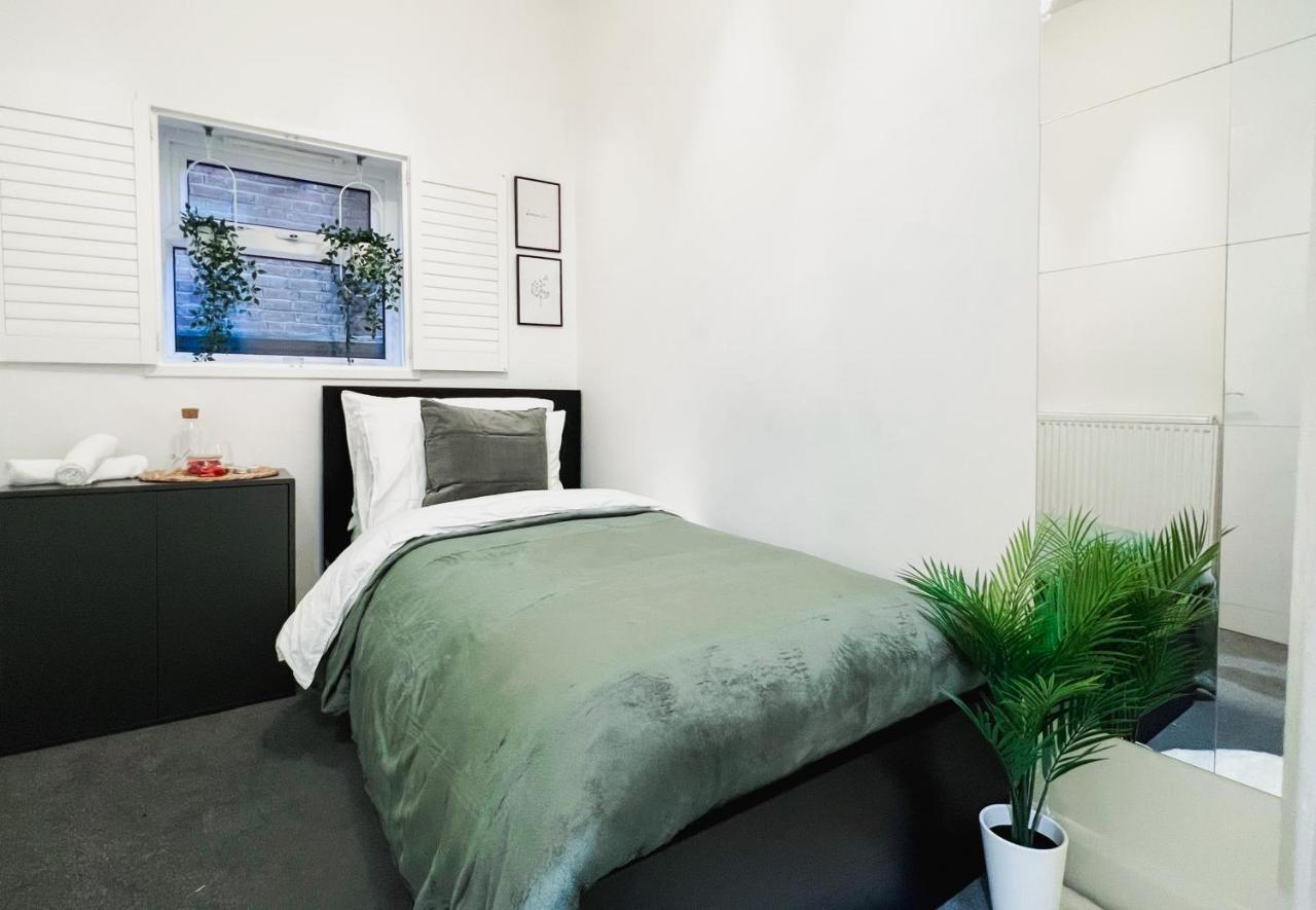 Stylish 3 Bed Flat With Garden Appartement Londen Buitenkant foto