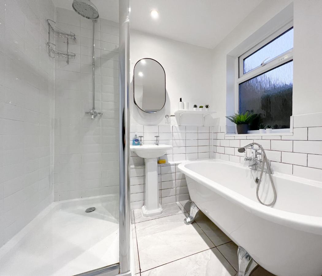 Stylish 3 Bed Flat With Garden Appartement Londen Buitenkant foto