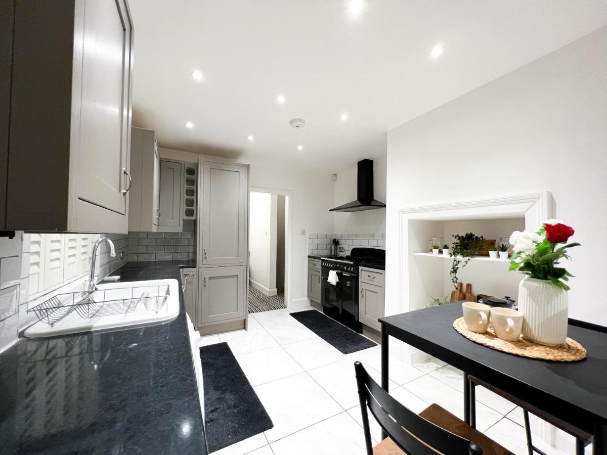 Stylish 3 Bed Flat With Garden Appartement Londen Buitenkant foto